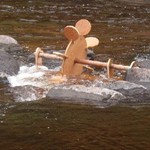 Moulin à eau construit par un enfant